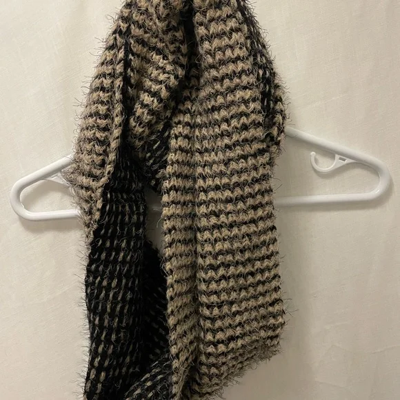Simply Noelle Accessories Simply Noelle Infinity Knit Scarf